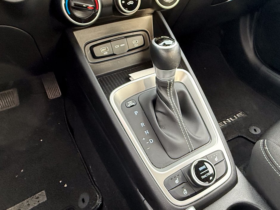 2024 Hyundai Venue Preferred-18