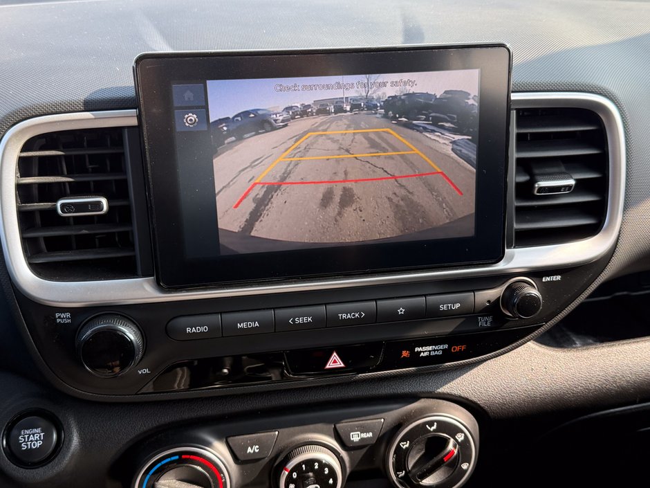 2024 Hyundai Venue Preferred-28