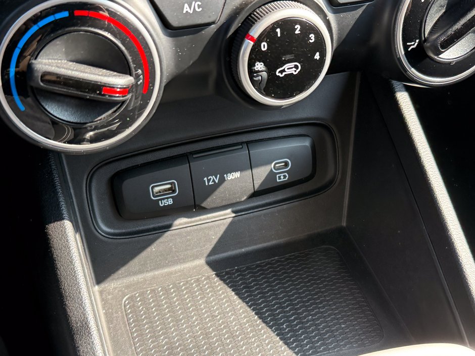 2024 Hyundai Venue Preferred-29