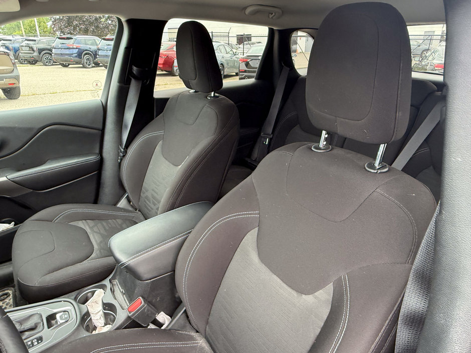 2019 Jeep Cherokee North-10