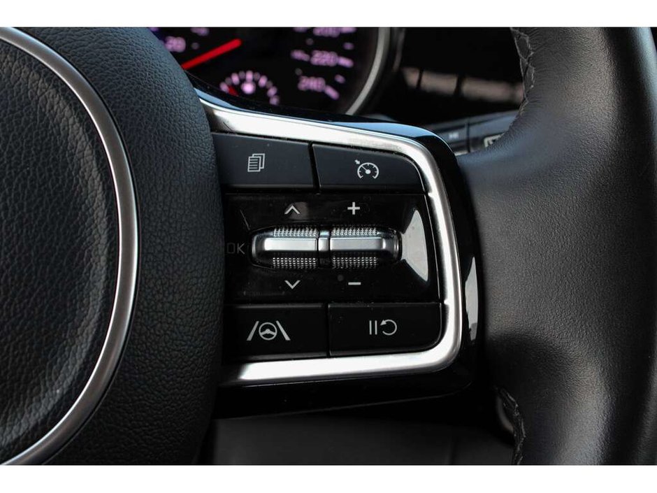 2024 Kia Carnival LX-15