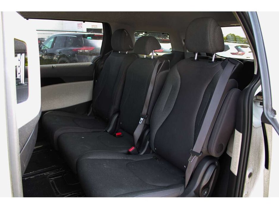 2024 Kia Carnival LX-8