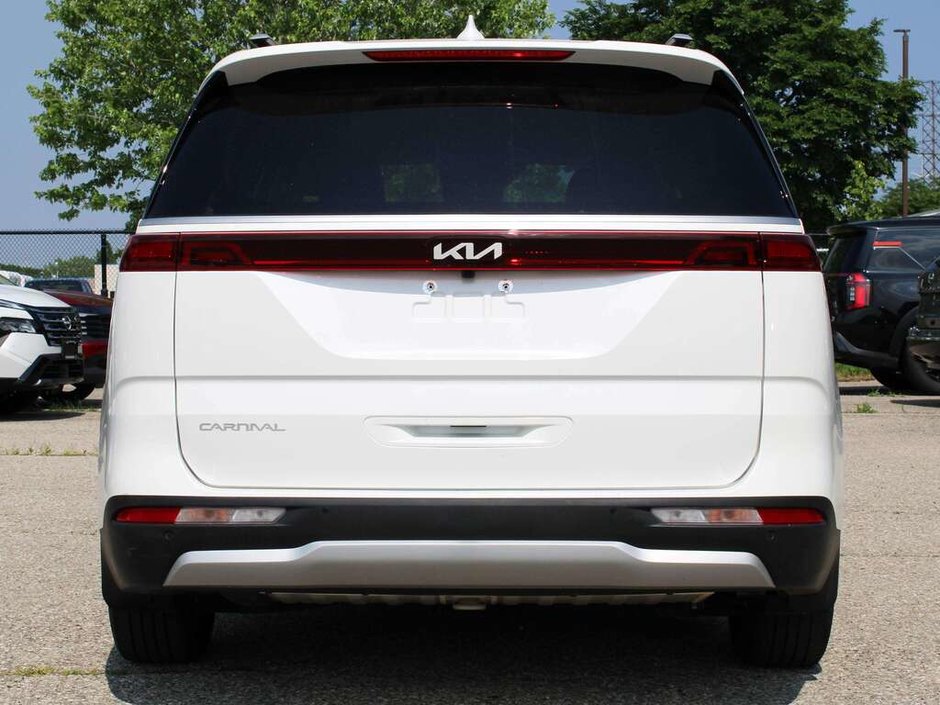 2024 Kia Carnival LX-5