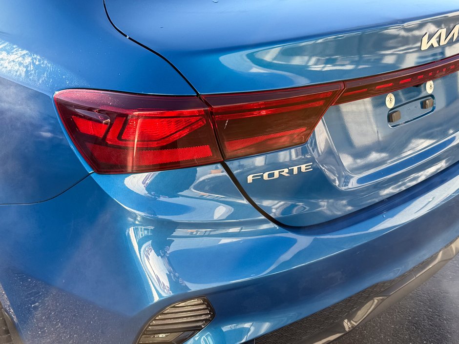 2022 Kia Forte EX-12