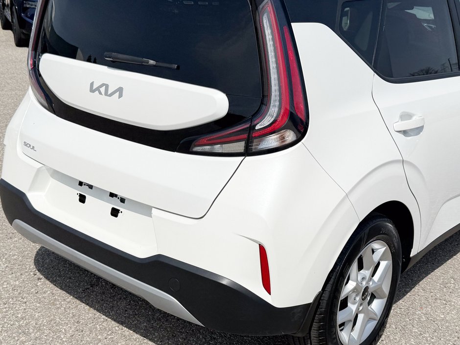 2023 Kia Soul EX-11