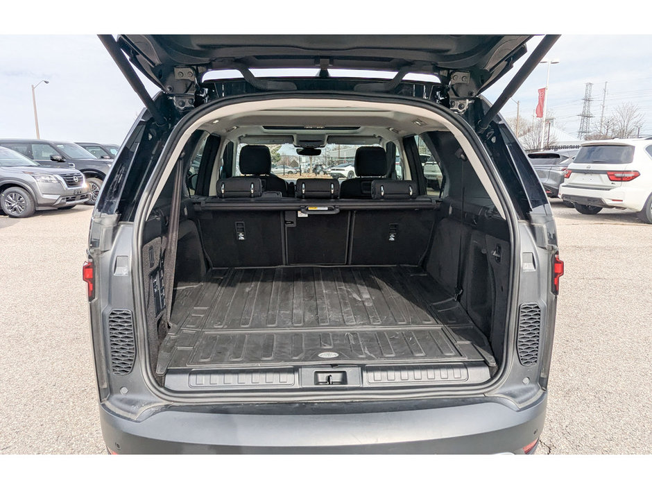 2023 Land Rover Discovery S-14