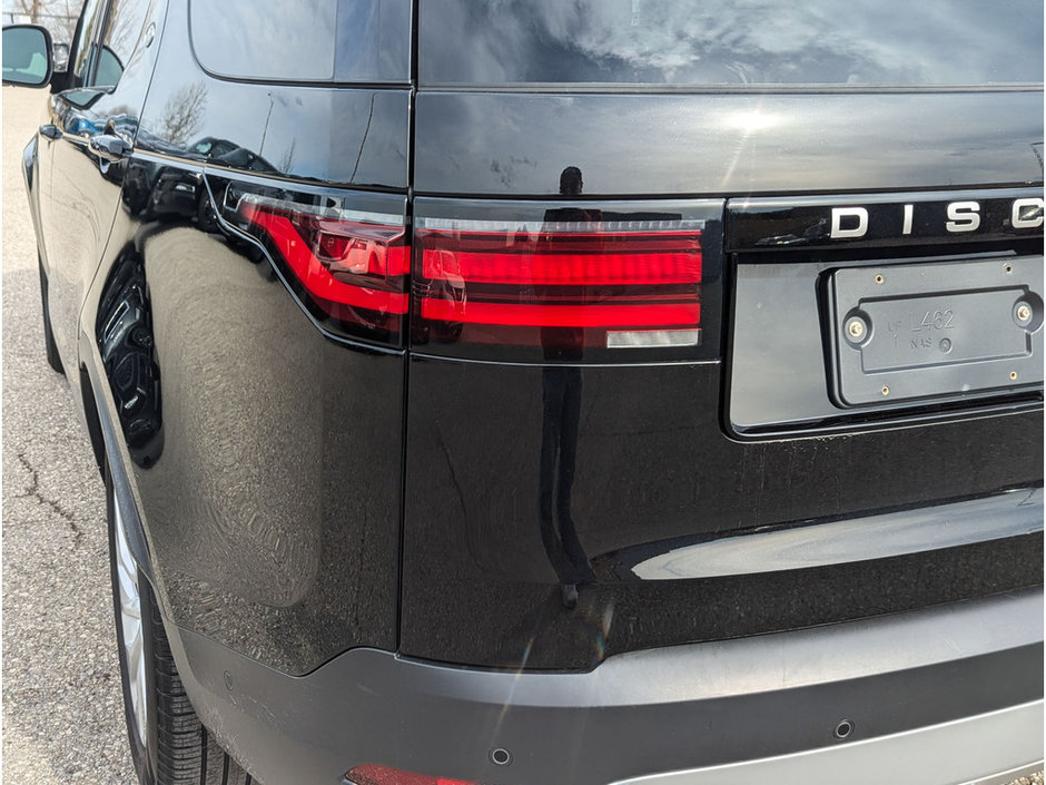2023 Land Rover Discovery S-12