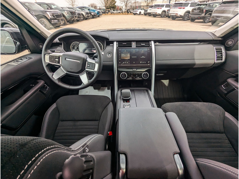 2023 Land Rover Discovery S-19
