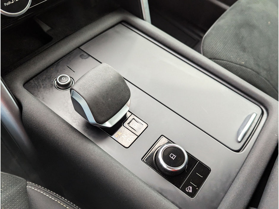 2023 Land Rover Discovery S-31