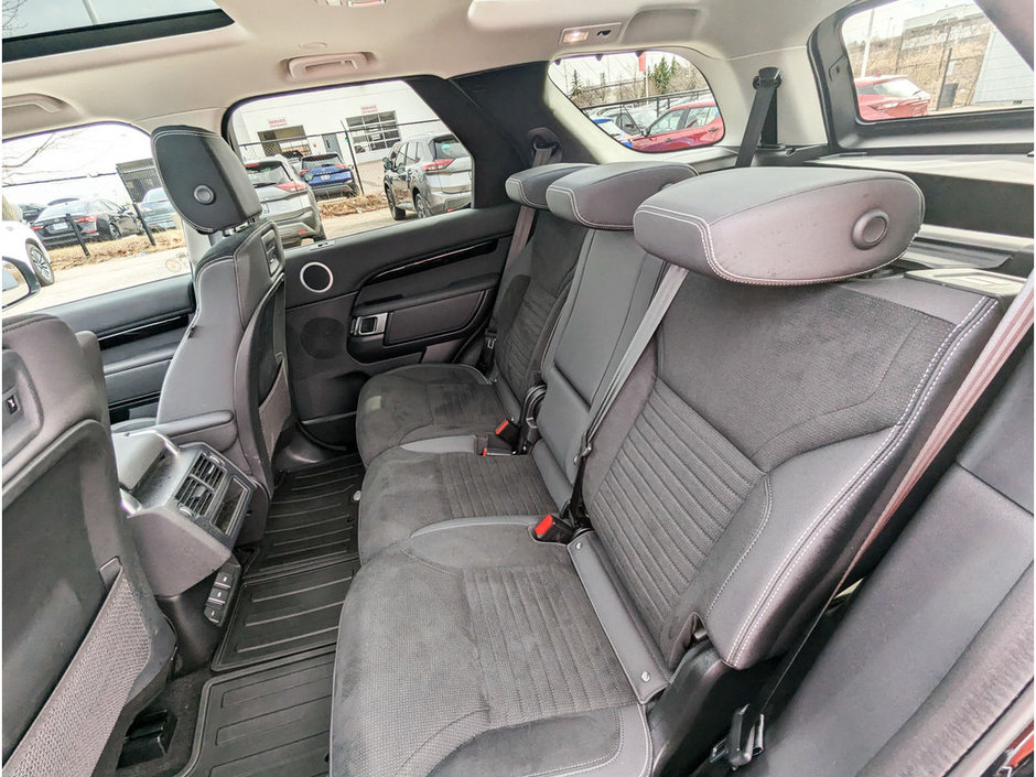 2023 Land Rover Discovery S-17