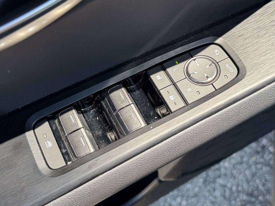 2025 Lexus UX 300h-21