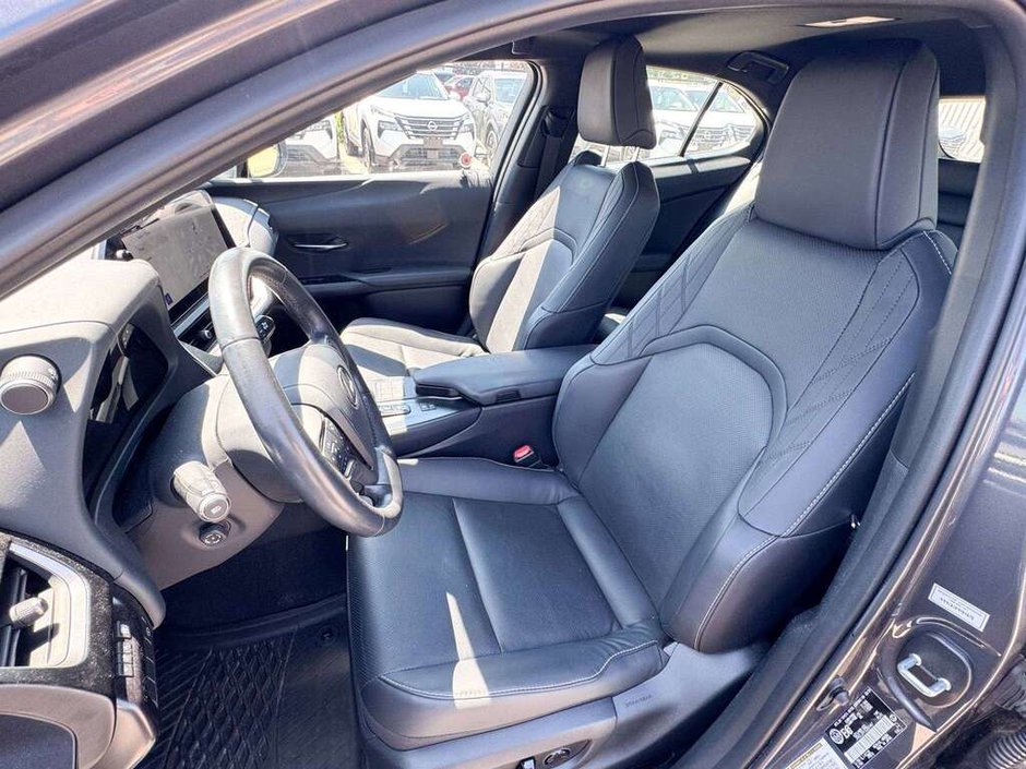 2025 Lexus UX 300h-23