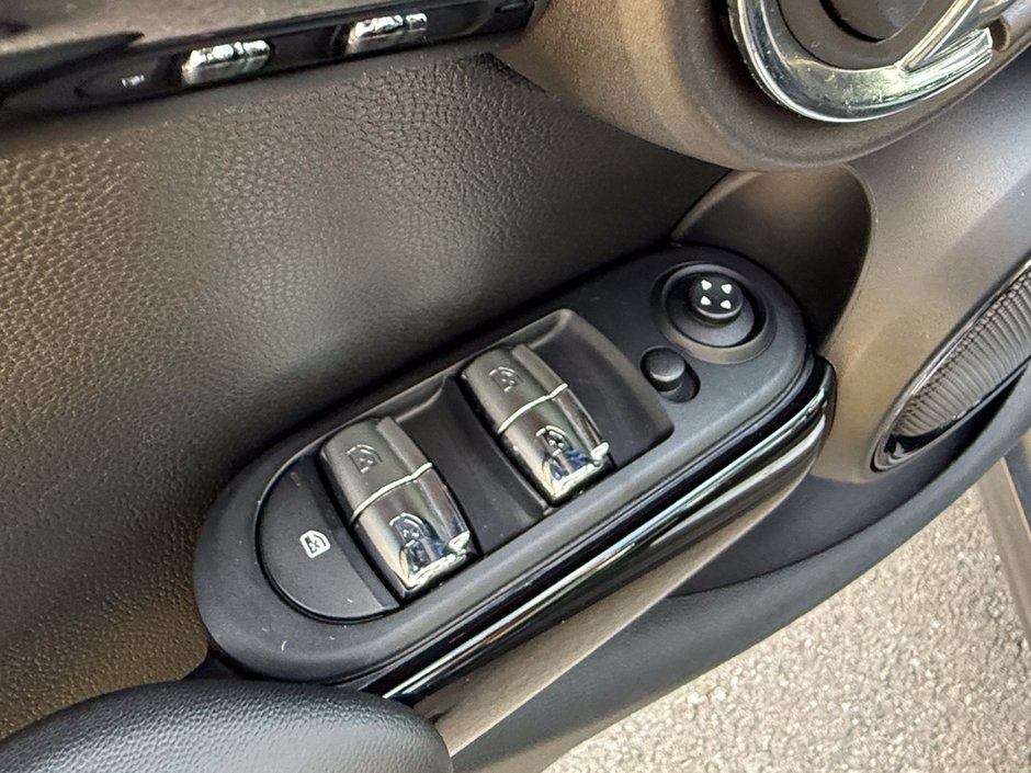 2017 MINI Cooper S Base-17