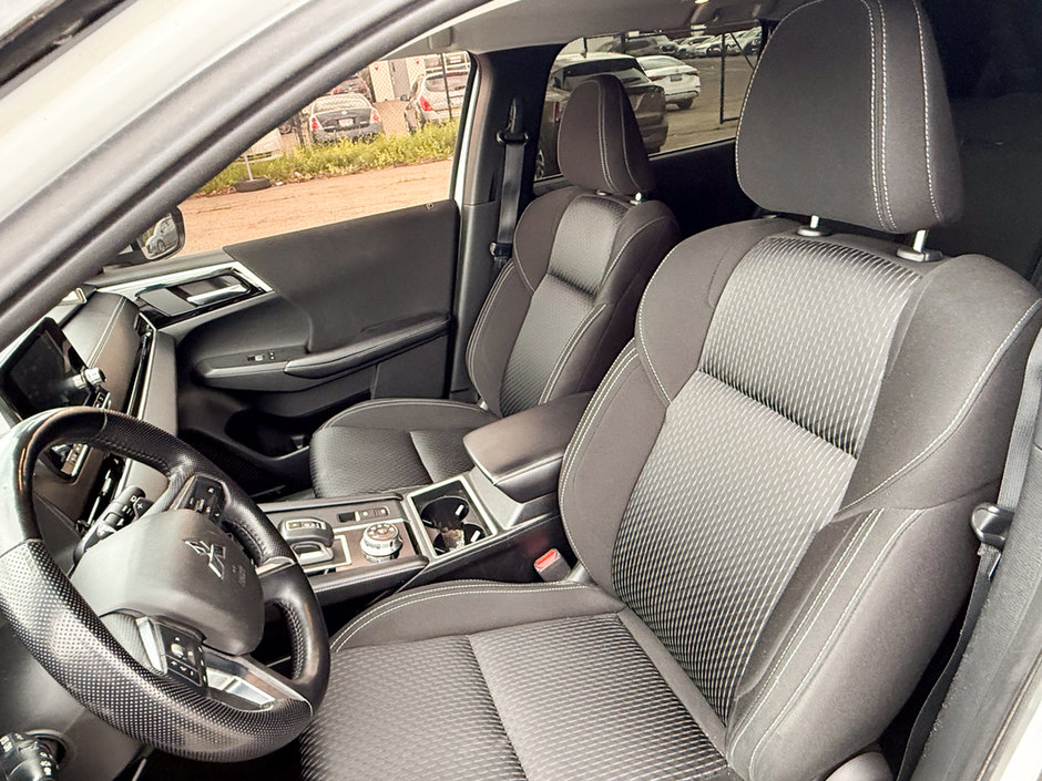 2022 Mitsubishi Outlander SE-13