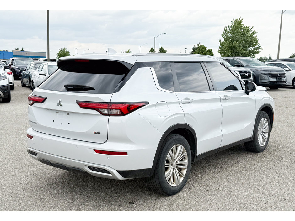 2022 Mitsubishi Outlander SE-7