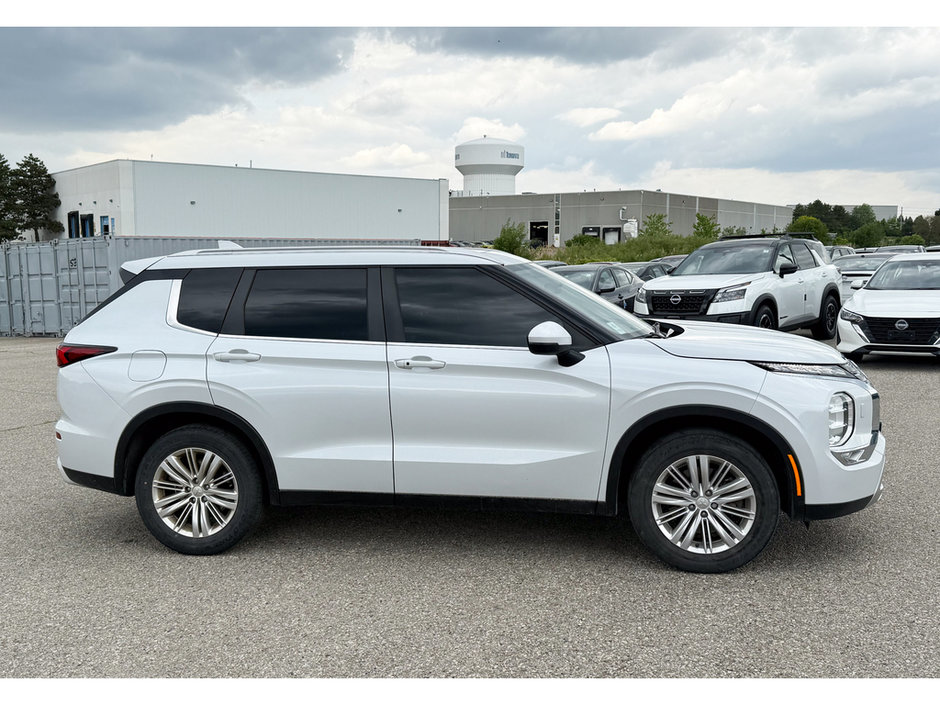 2022 Mitsubishi Outlander SE-8
