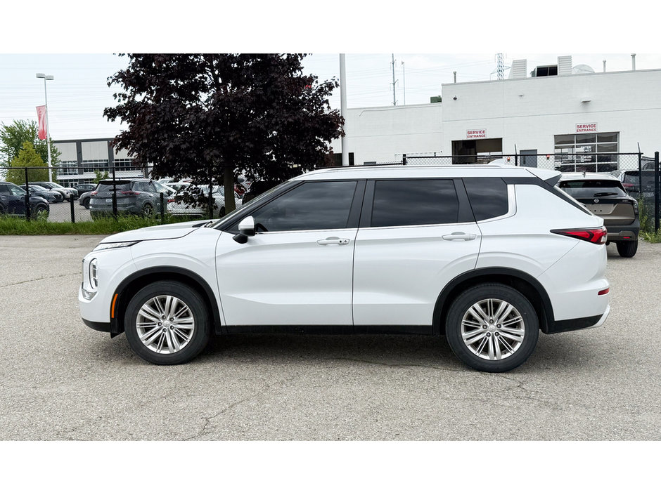 2022 Mitsubishi Outlander SE-4