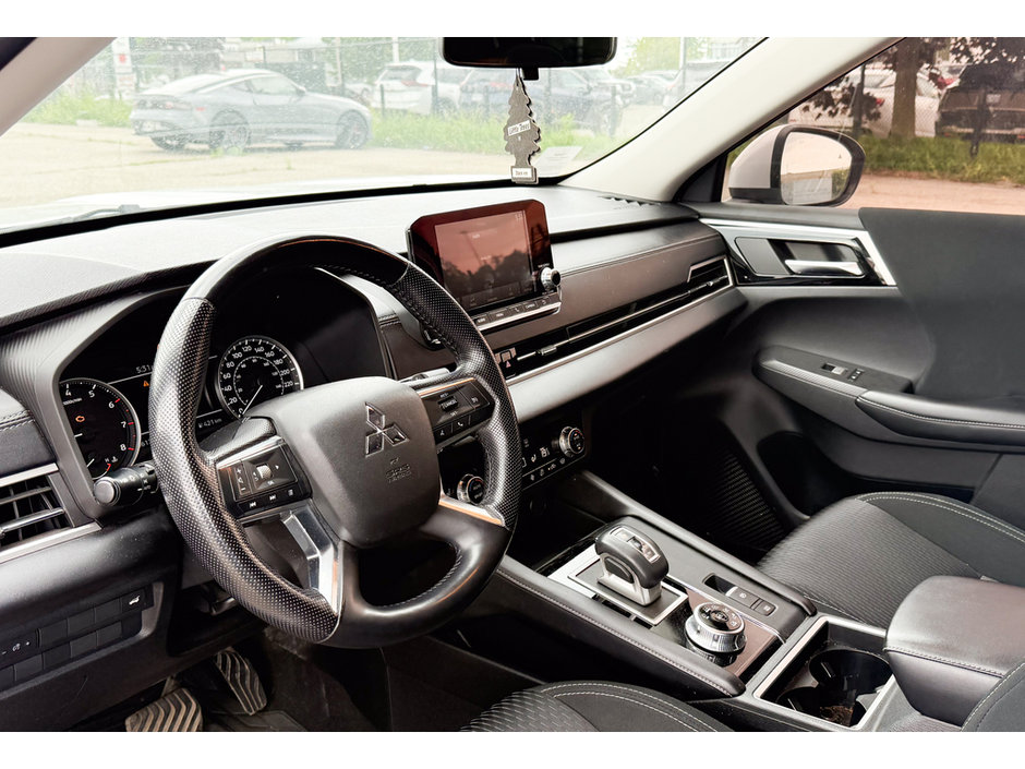 2022 Mitsubishi Outlander SE-12