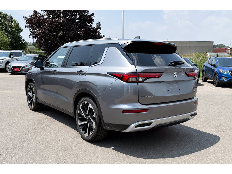 2022 Mitsubishi Outlander LE-4