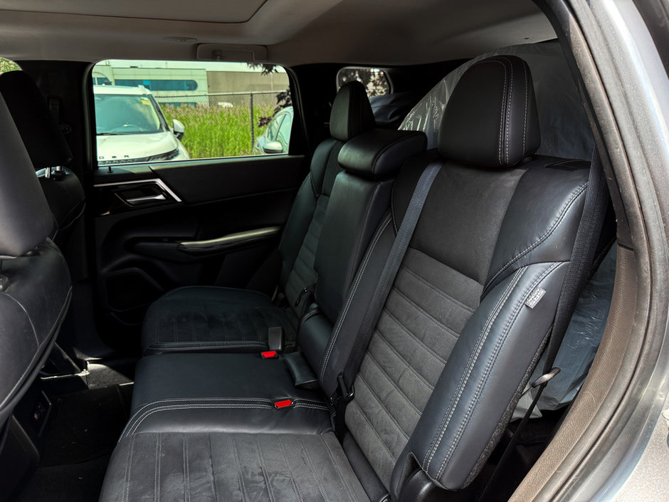 2022 Mitsubishi Outlander LE-13
