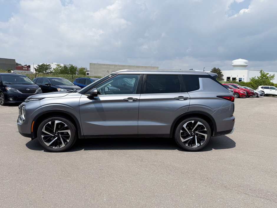 2022 Mitsubishi Outlander LE-3