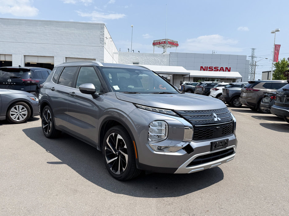 2022 Mitsubishi Outlander LE-8