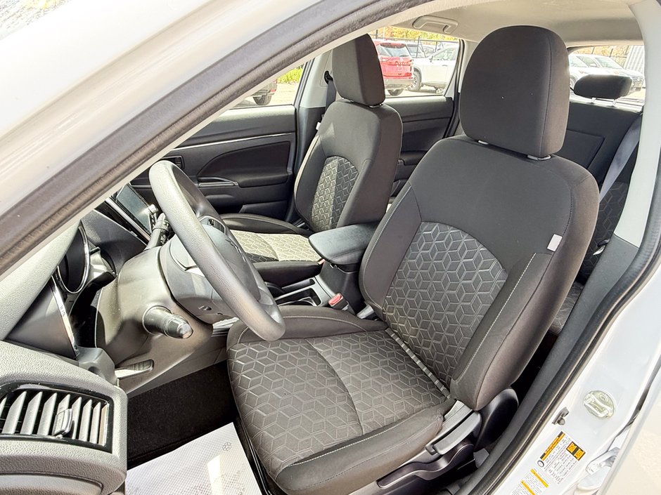 2024 Mitsubishi RVR ES-16
