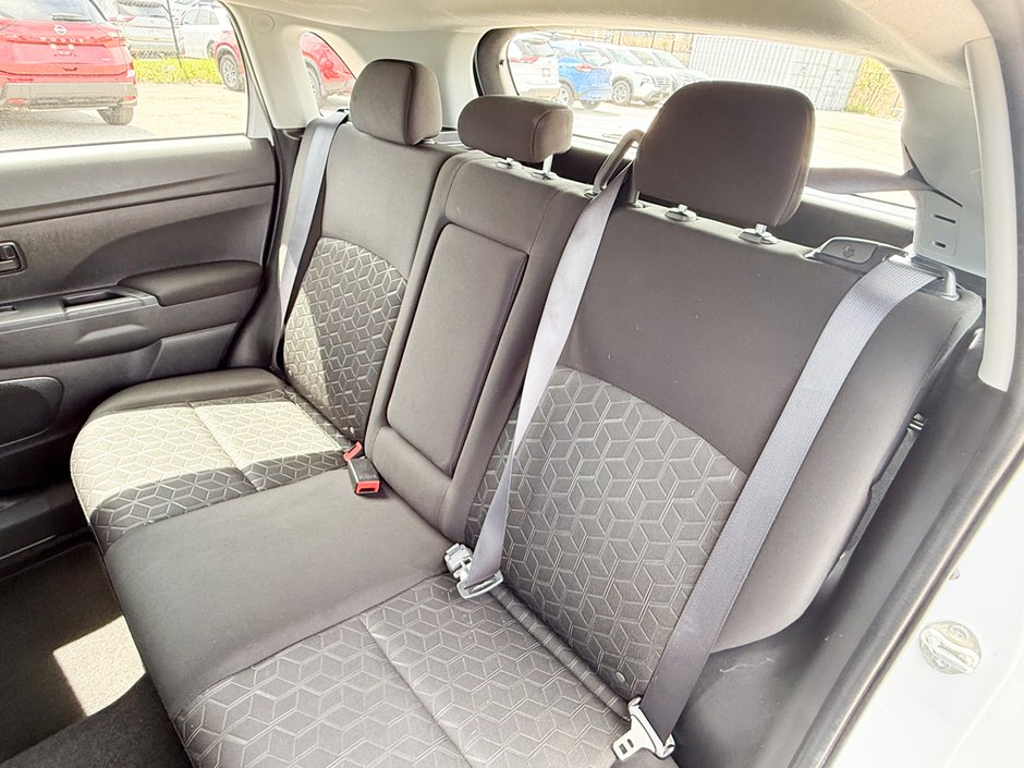 2024 Mitsubishi RVR ES-15