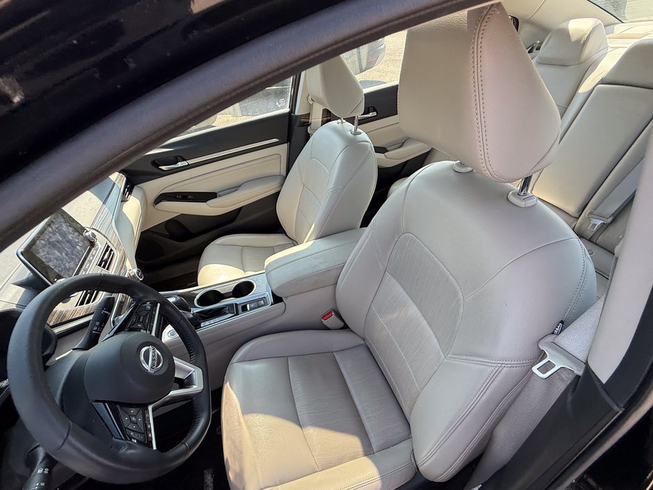 2021 Nissan Altima 2.5 Platinum-22