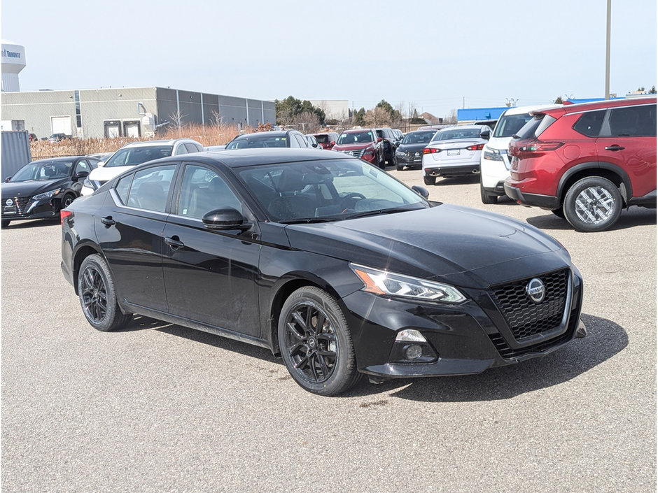 2022 Nissan Altima 2.5 SR-8