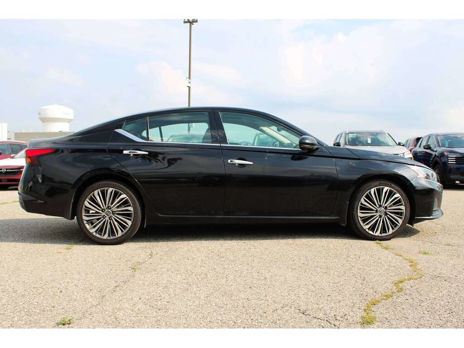 2023 Nissan Altima Platinum-7