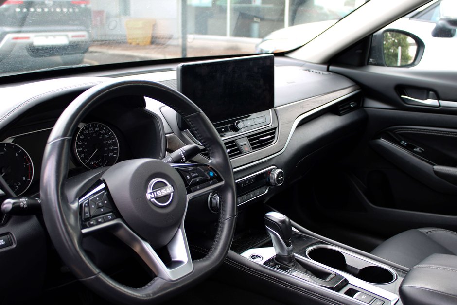 2023 Nissan Altima Platinum-30