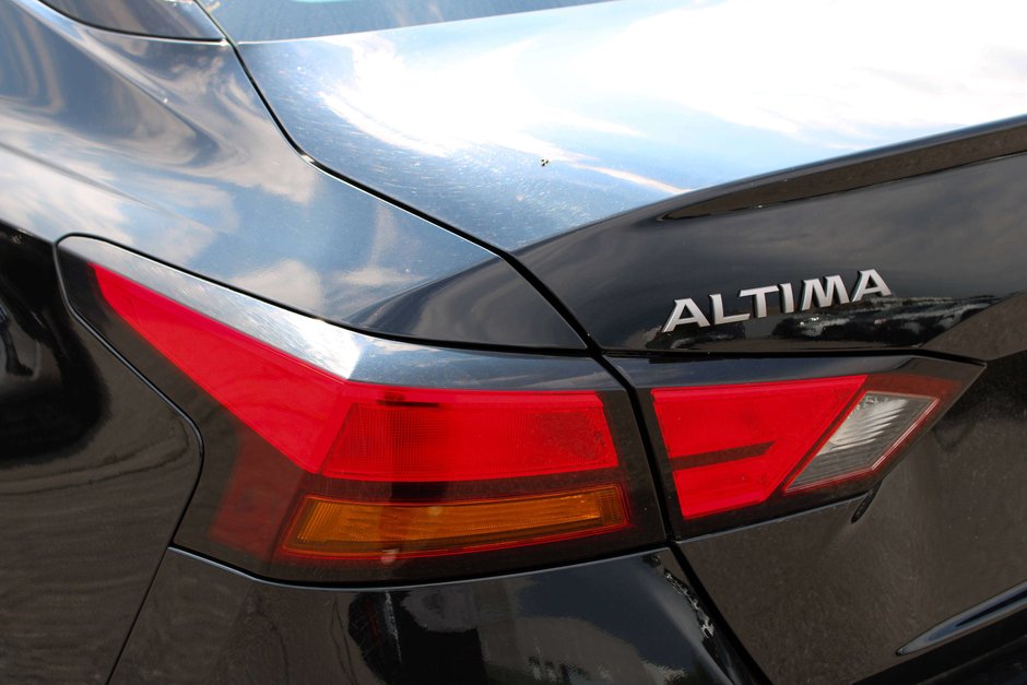 2023 Nissan Altima Platinum-11