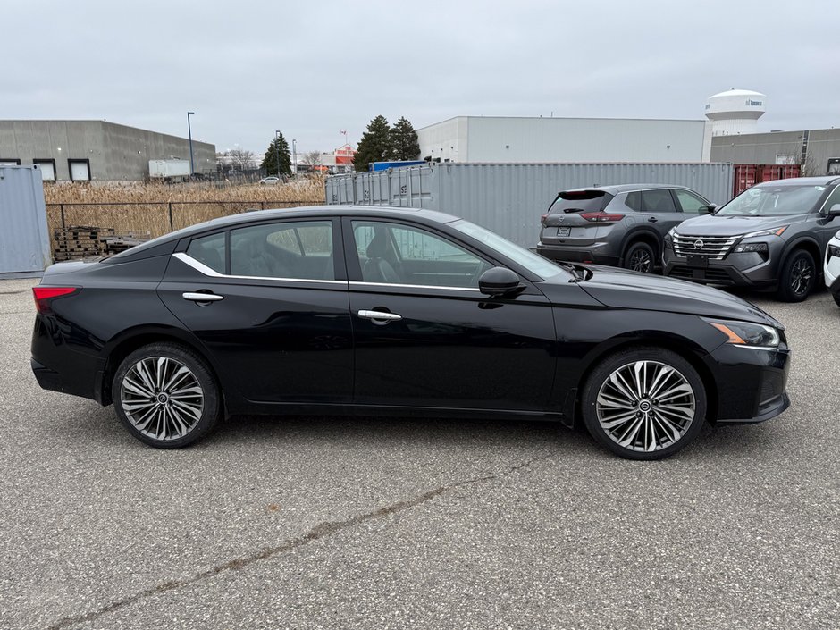 2023 Nissan Altima Platinum-7