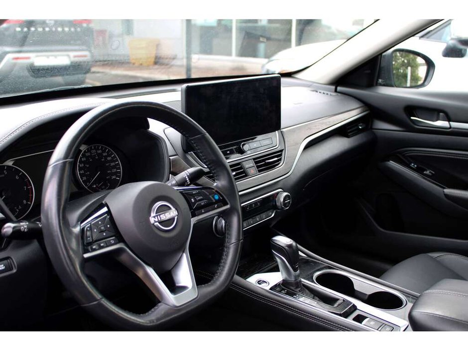 2023 Nissan Altima Platinum-30