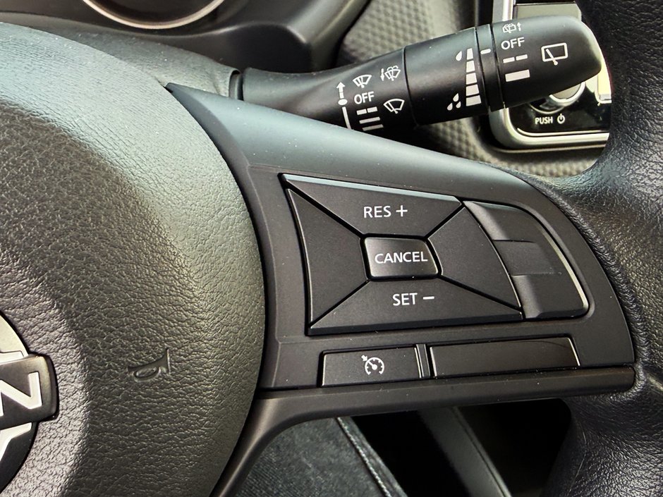 2025 Nissan Kicks Play S-23