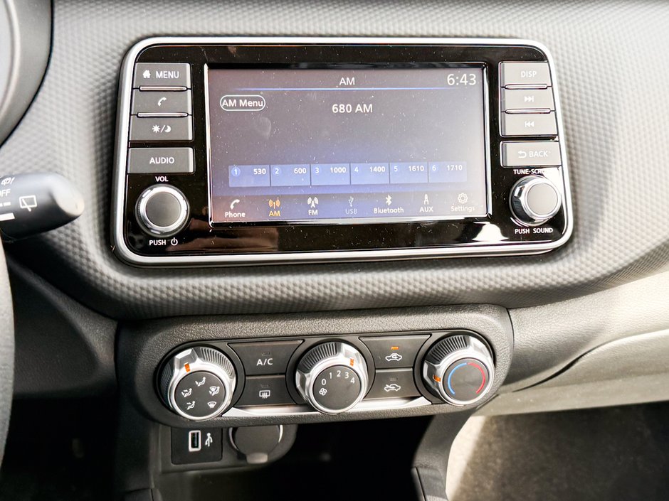 2025 Nissan Kicks Play S-16