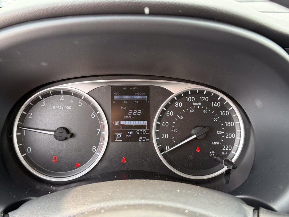 2025 Nissan Kicks Play S-9