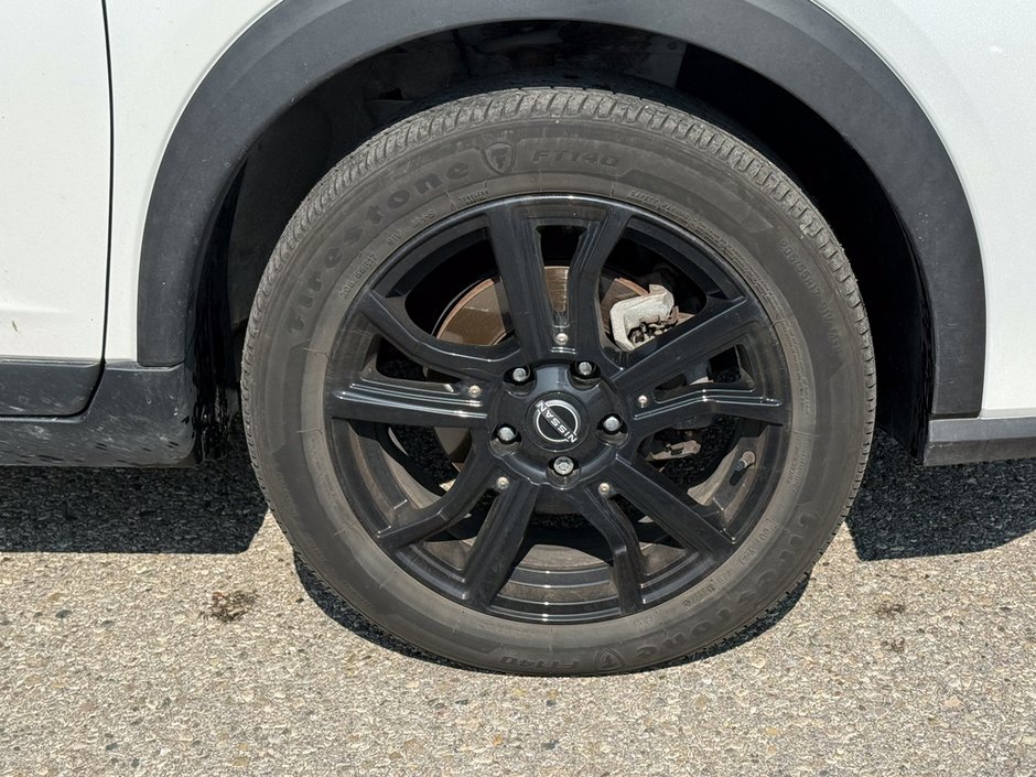 2022 Nissan Kicks SR-10