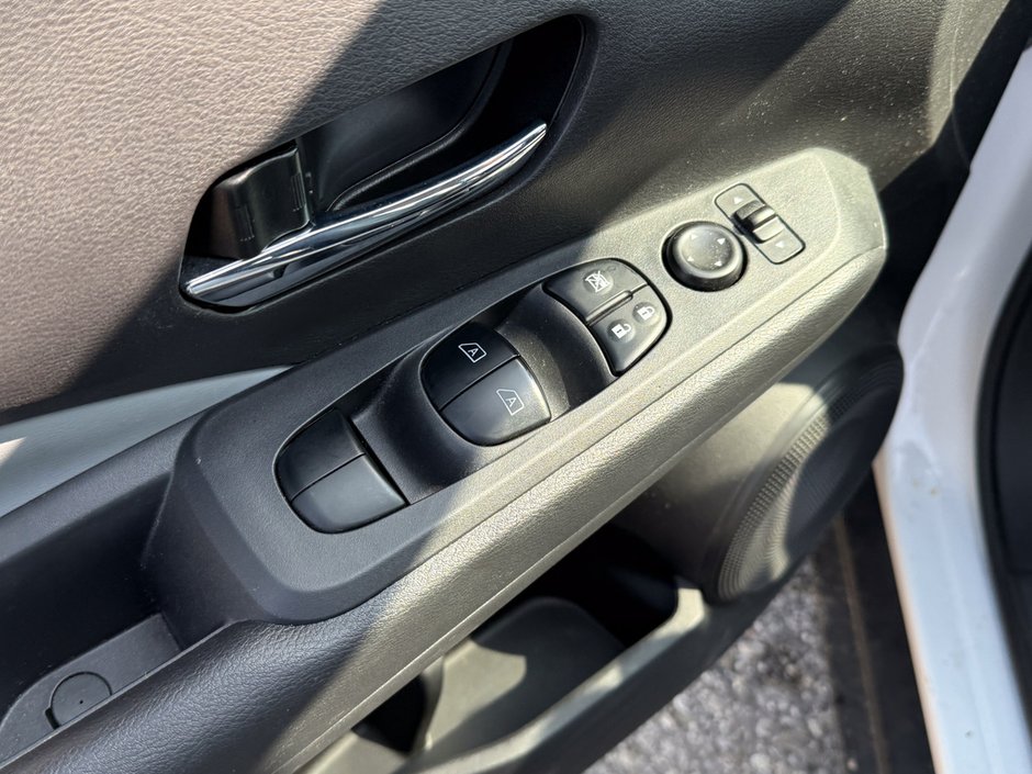 2022 Nissan Kicks SR-19