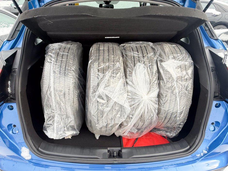 2023 Nissan Kicks SR-12