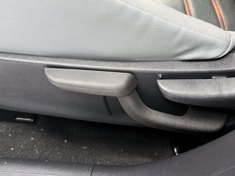 2023 Nissan Kicks SR-21