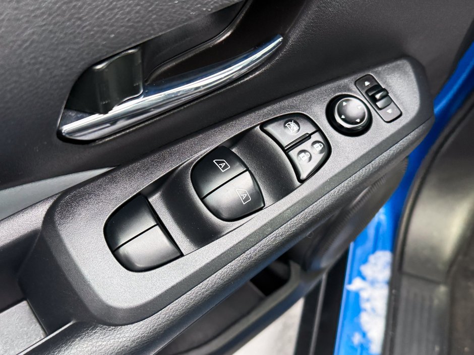 2023 Nissan Kicks SR-20