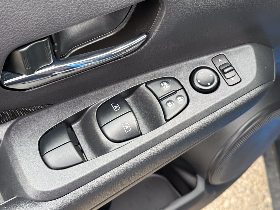 2023 Nissan Kicks SV-19