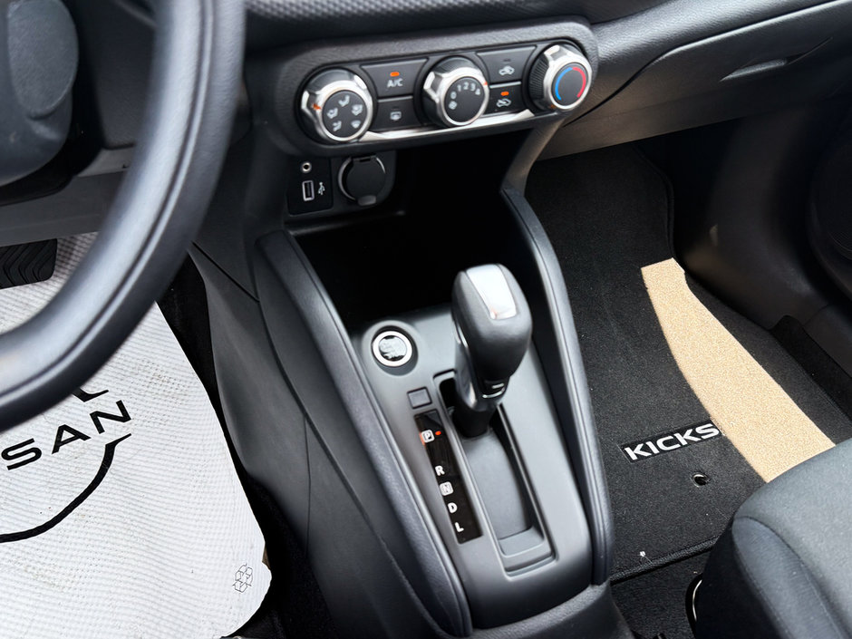 2024 Nissan Kicks S-19