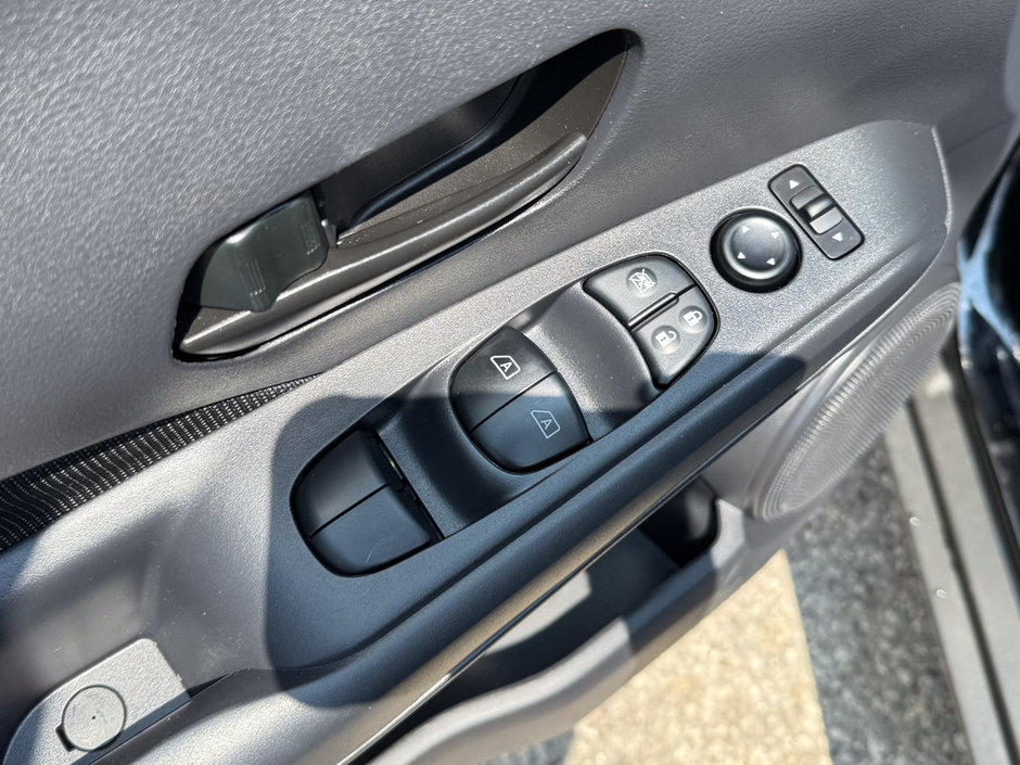 2024 Nissan Kicks S-20