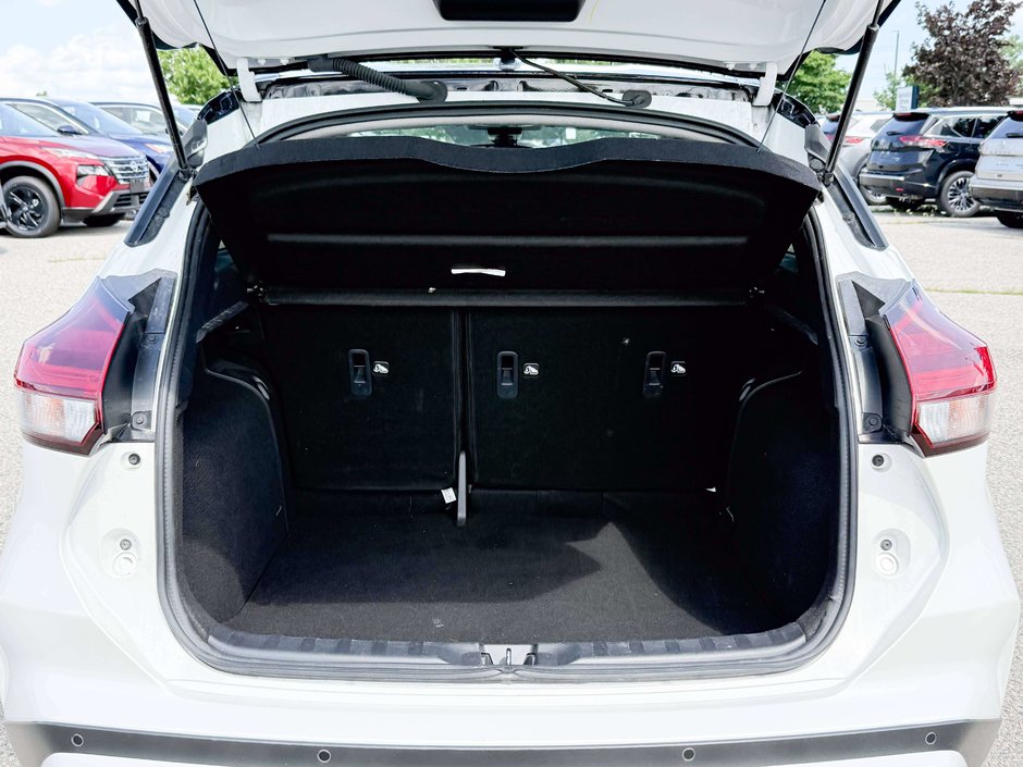 2024 Nissan Kicks SR-10