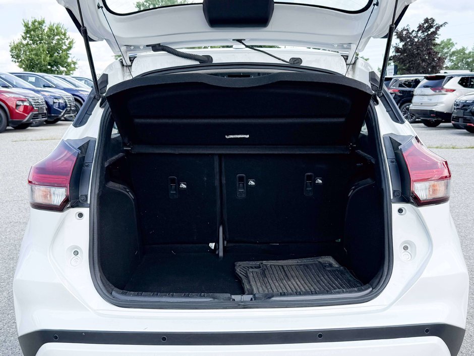 2024 Nissan Kicks SR-11