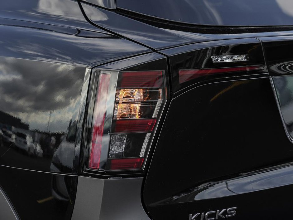 2025 Nissan KICKS SR PREMIUM SPRT WHL PKG-10