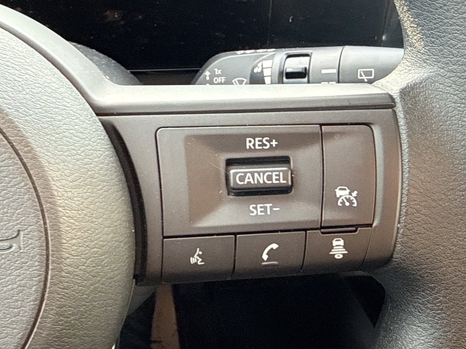 2025 Nissan Kicks S-23